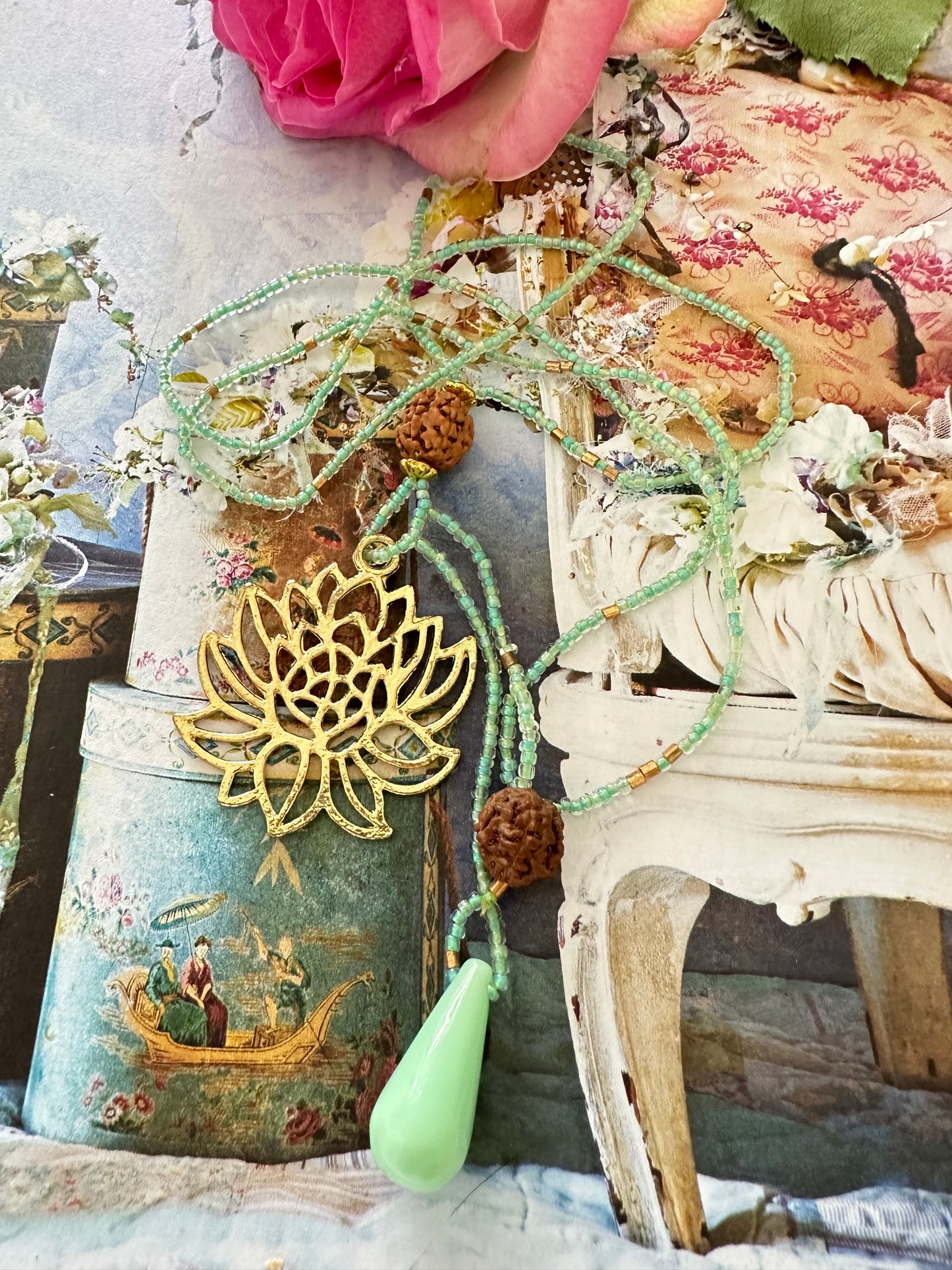 Collana di fiori di loto jy